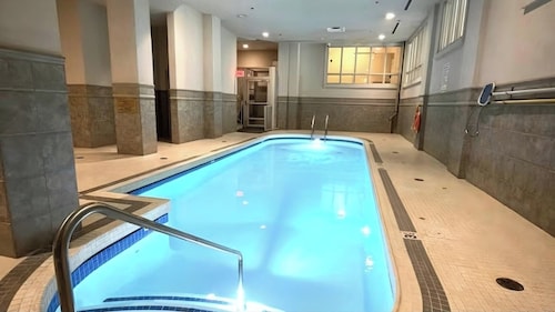 Sunset Waterfront Resort, Executive Townhouse 113. Luxury Lakeside, 3 Bed/2 Bath