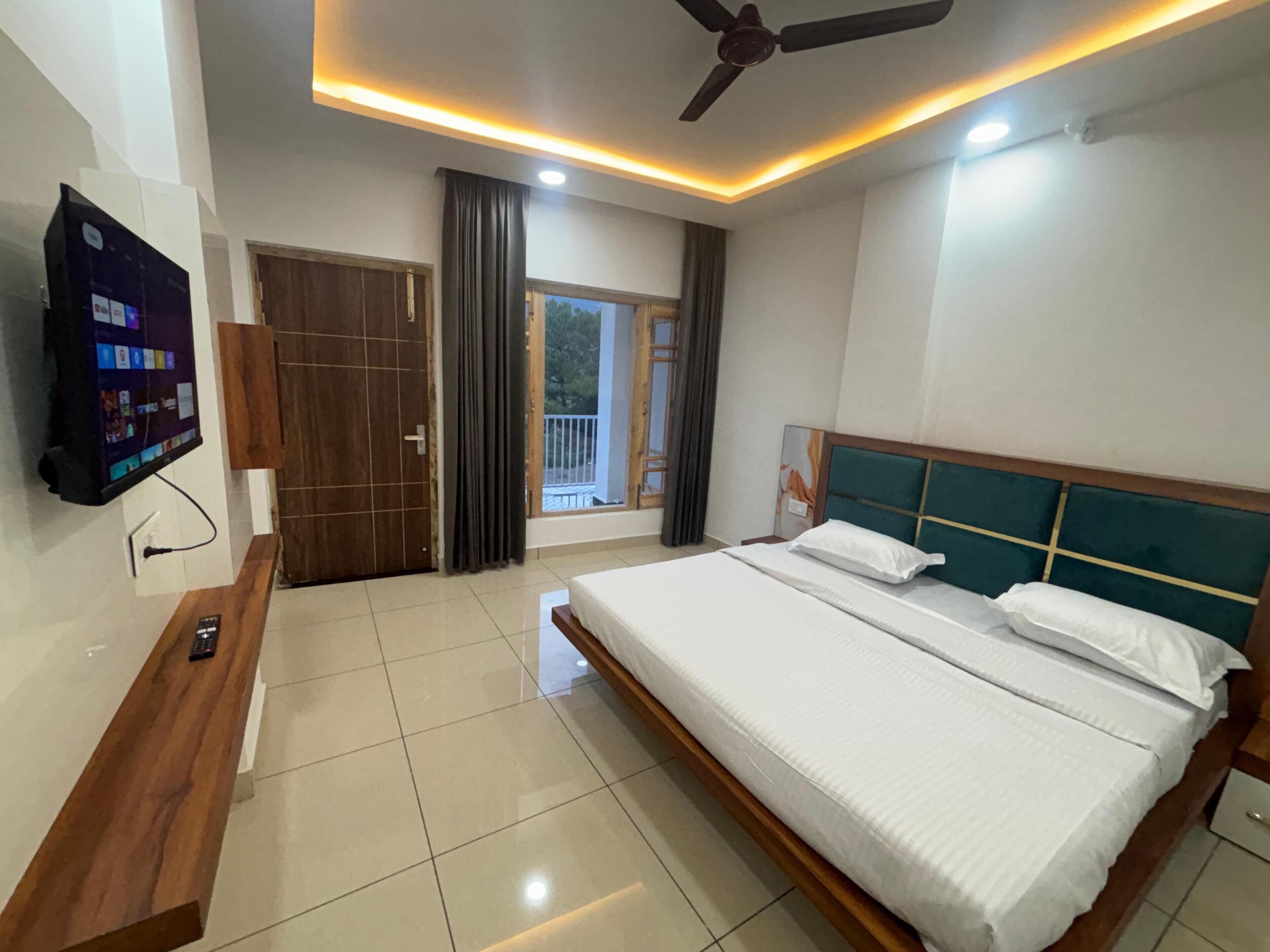 Superior Double Room, Balcony, Mountain View | Desk, laptop workspace, WiFi (free)