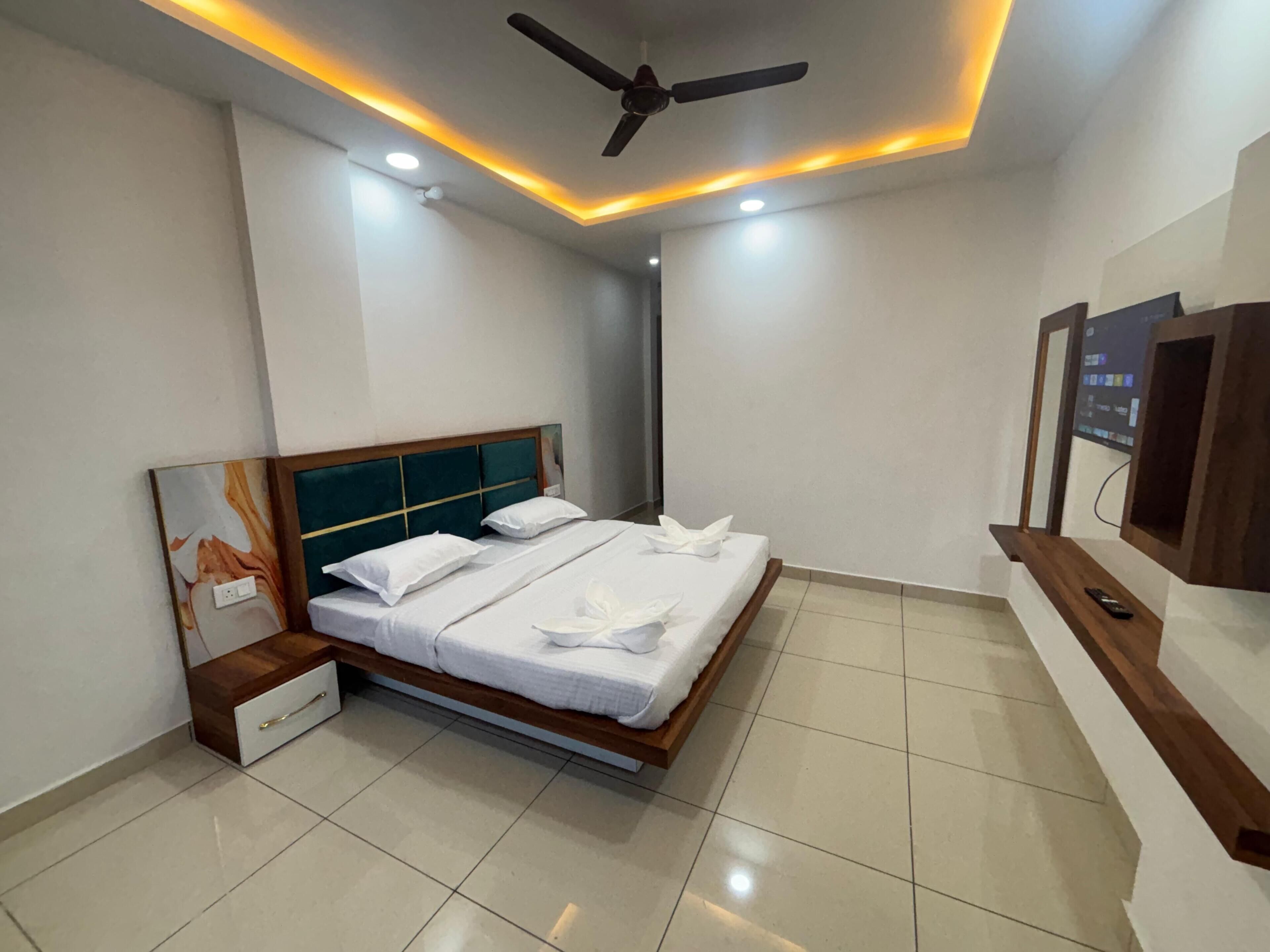 Superior Double Room, Balcony, Mountain View | Desk, laptop workspace, WiFi (free)