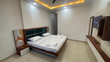 Superior Double Room, Balcony, Mountain View | Desk, laptop workspace, WiFi (free)