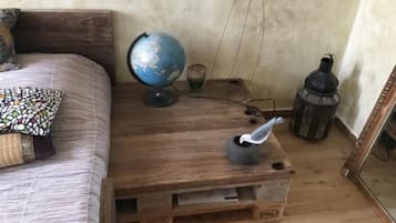 Double Room Single Use, 1 Queen Bed, Courtyard View | Desk, iron/ironing board, WiFi (free)