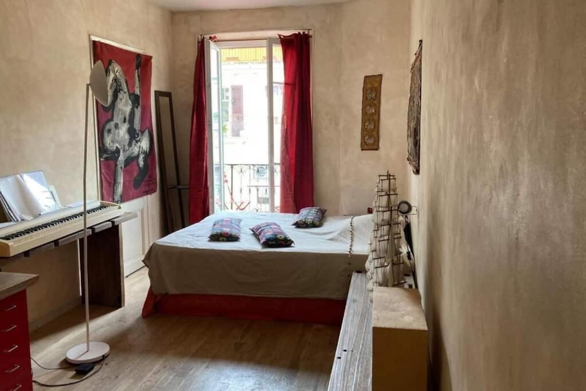 Iron/ironing board, free WiFi