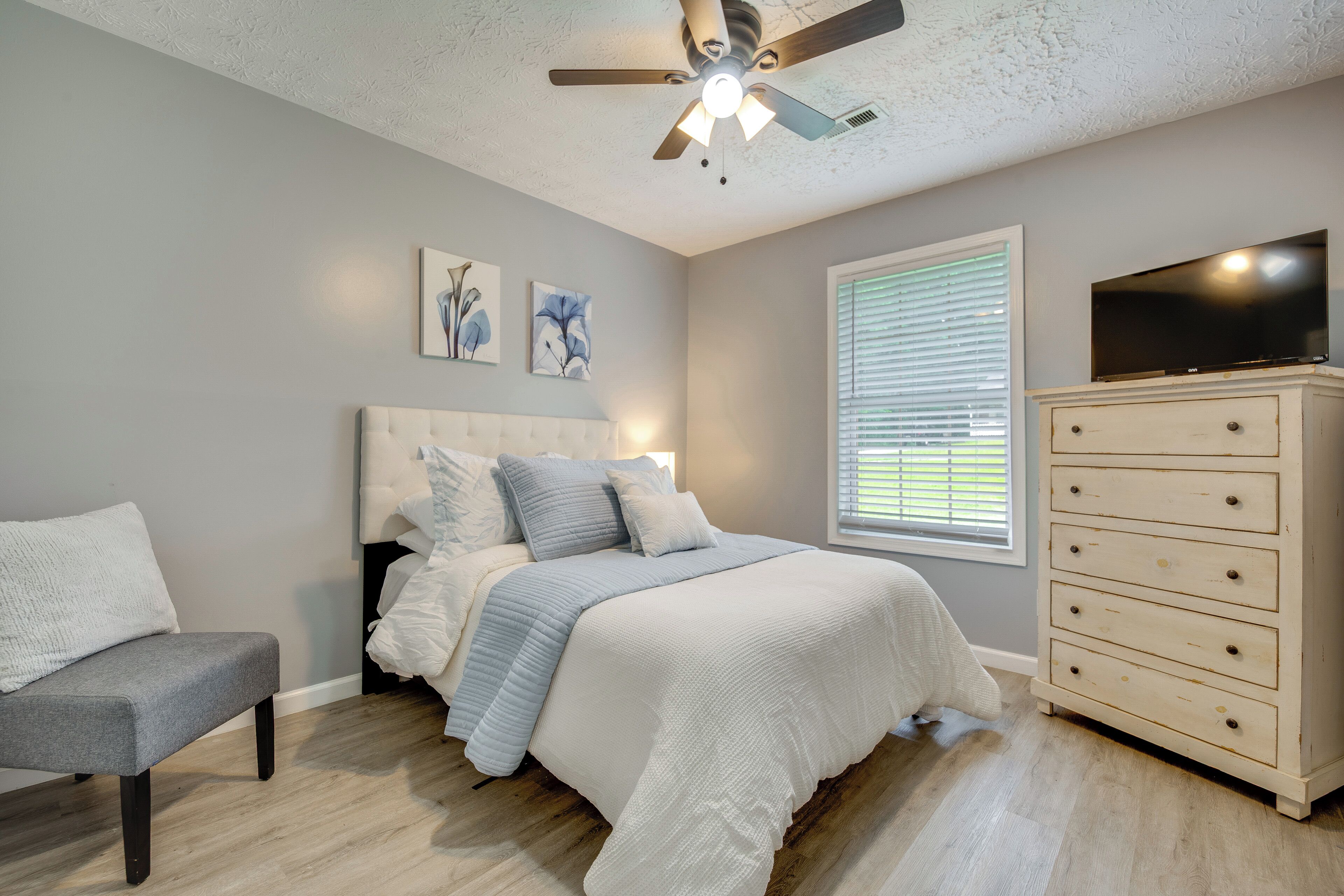 6 habitaciones, tabla de planchar con plancha, internet y ropa de cama 
