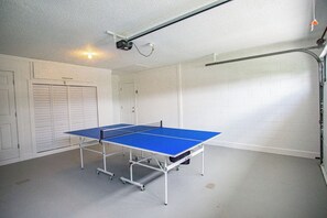 A ping pong table in a room with white walls and a ceiling light fixture. - 3BR 2BA Pool Home Near Disney and FL Attractions (Davenport)