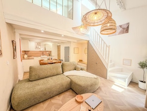 Unclassified image, 5 of 39, button - New 3-bedroom duplex with 2 private suites, historic Aix (Aix-en-Provence)