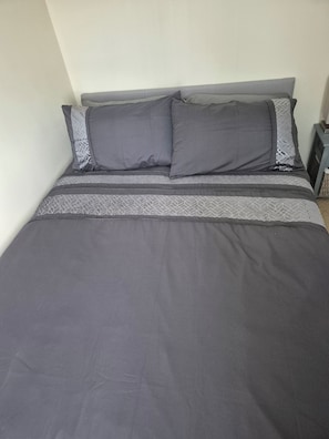 1 bedroom, iron/ironing board, Internet, bed sheets