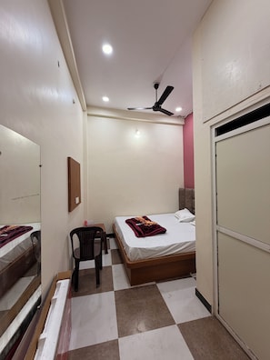 Economy Double Room | Desk, laptop workspace - Maa Harsiddi Yatri Grah (Ujjain)