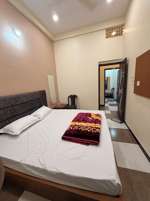 Desk, laptop workspace - Maa Harsiddi Yatri Grah (Ujjain)