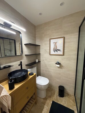 Bathroom - Vrbo Property (Saint Raphaël)