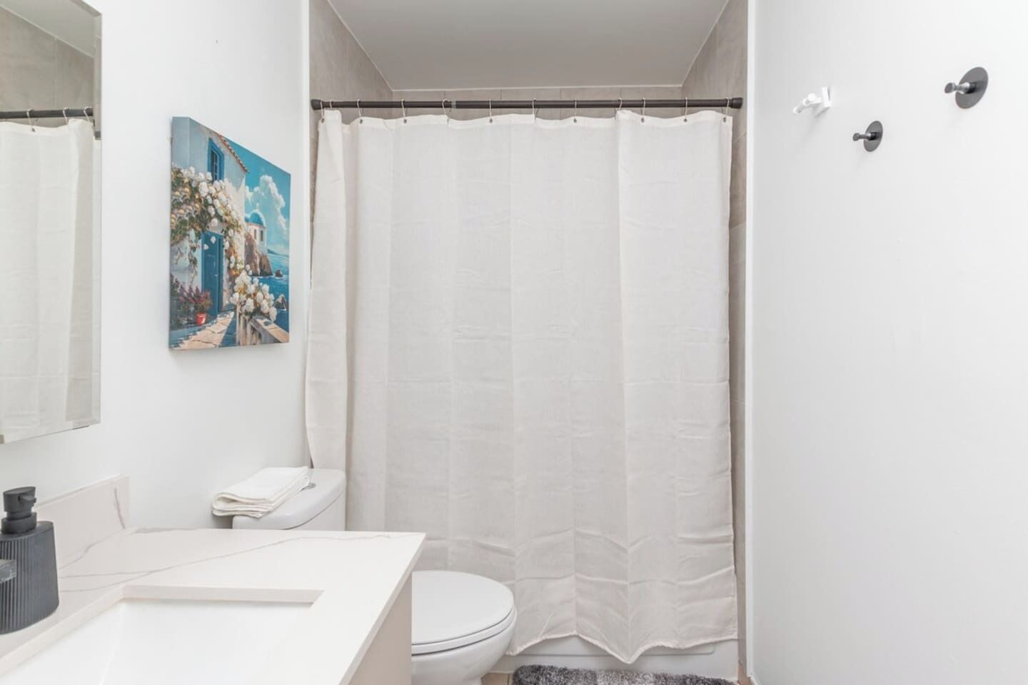 Een douche, een haardroger, handdoeken