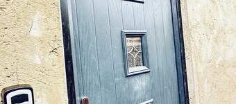 Modern Self-Contained Studio Annexe with Kitchenette and Private Entrance