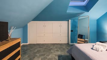 Family Quadruple Room | Soundproofing, iron/ironing board, free WiFi