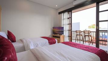 Twin Room With Balcony | Escritorio y wifi gratis