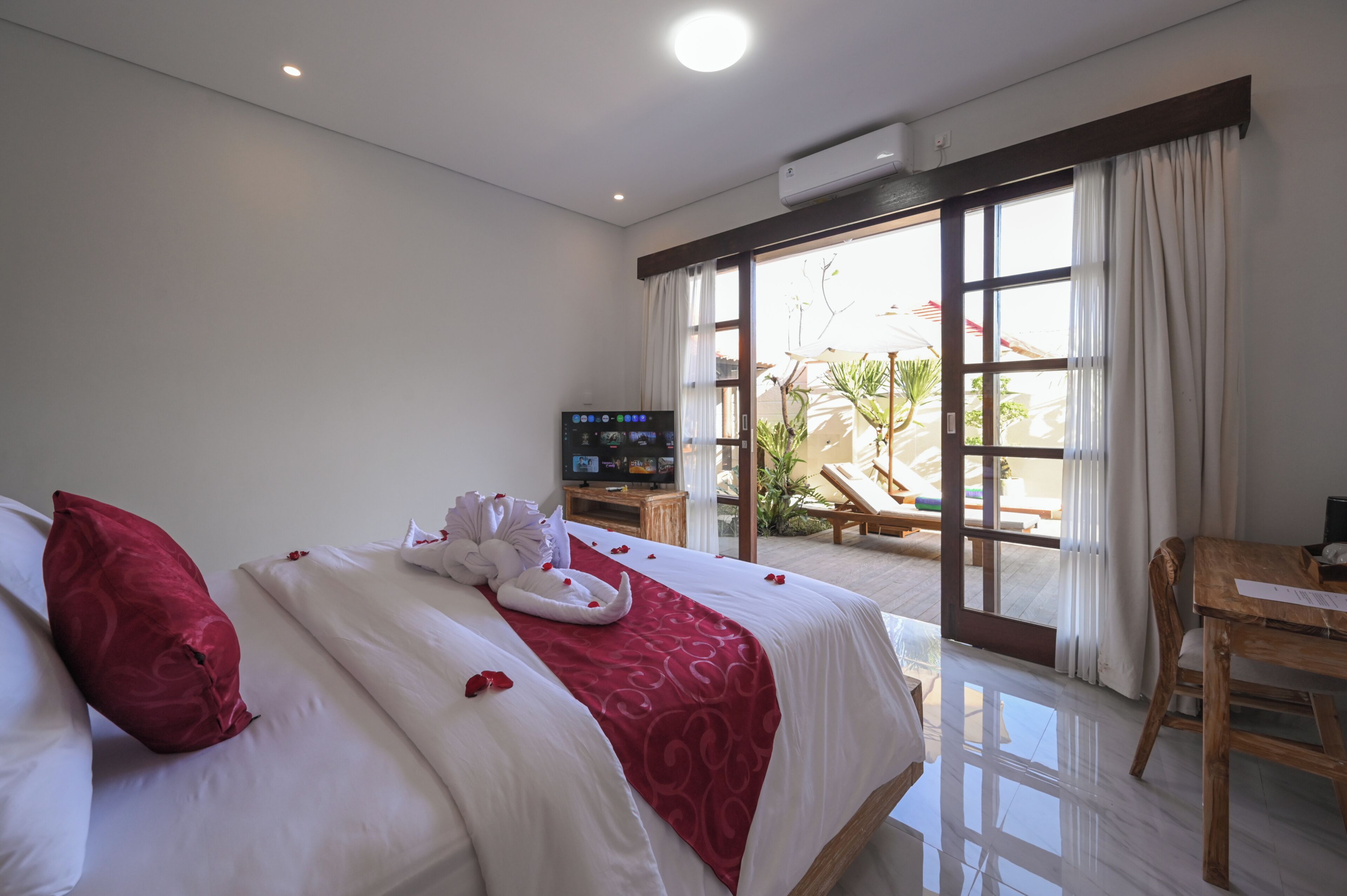 Deluxe Room Pool Access  | Escritorio y wifi gratis