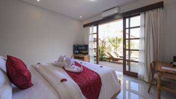 Deluxe Room Pool Access | Escritorio y wifi gratis