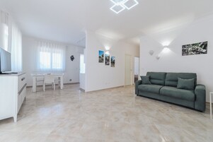 Deluxe Apartment | Living area