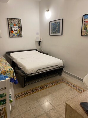 1 chambre, fer et planche à repasser, Wi-Fi, literie fournie