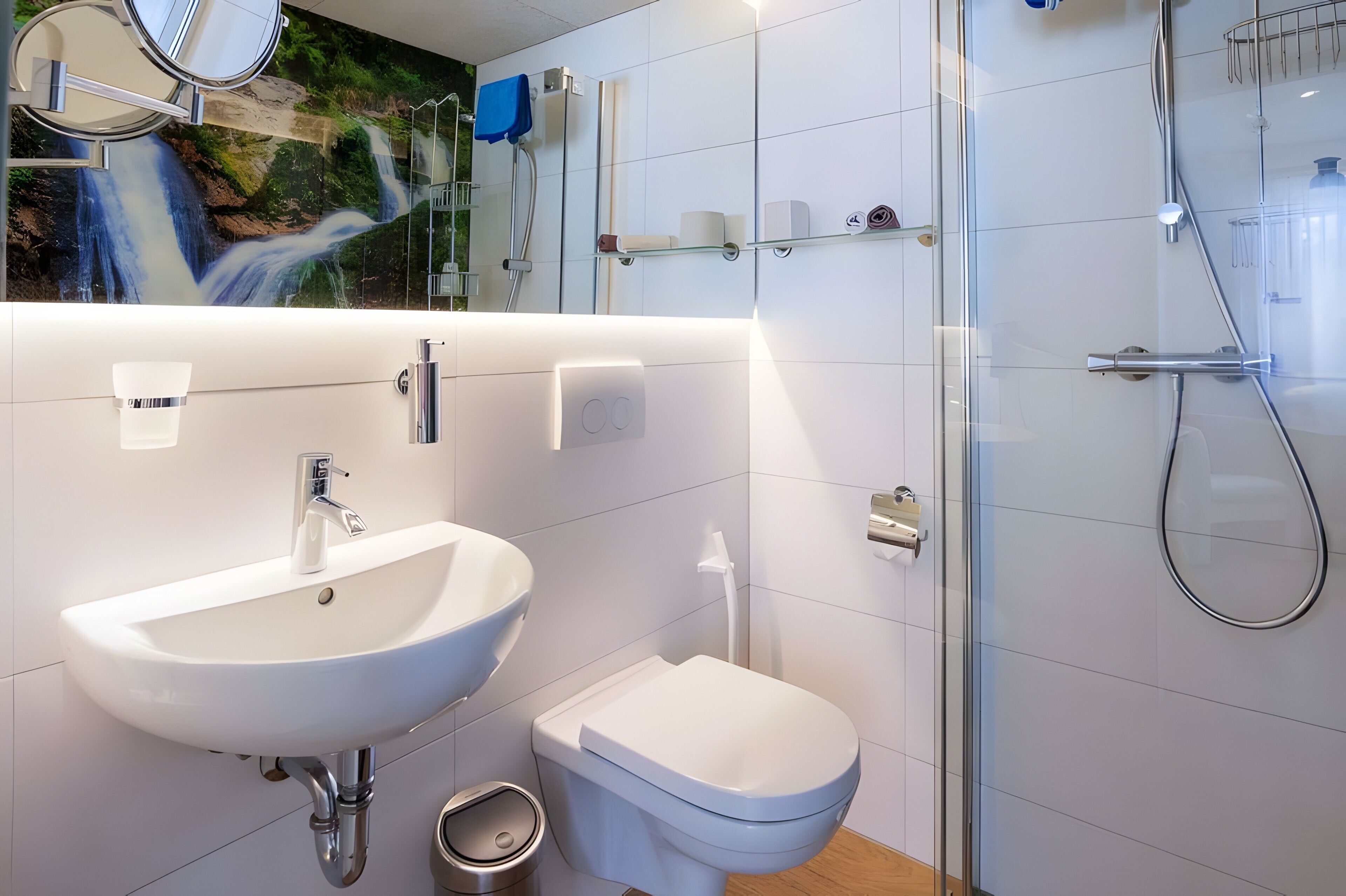 Dusche, Haartrockner, Handtücher
