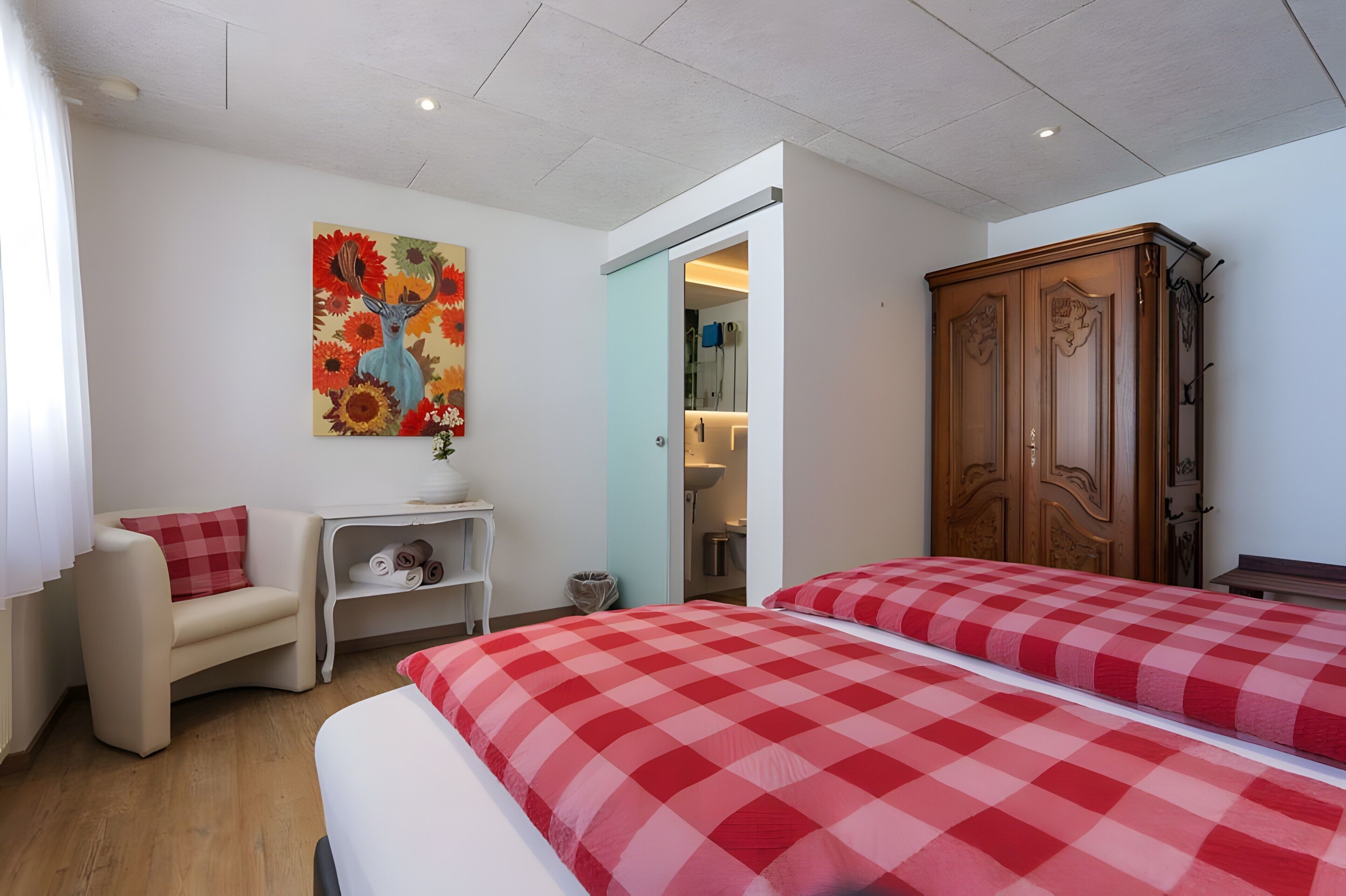 5 chambres, fer et planche à repasser, Wi-Fi, draps fournis