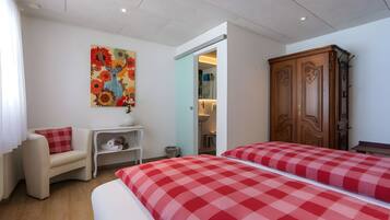 5 chambres, fer et planche à repasser, Wi-Fi, draps fournis
