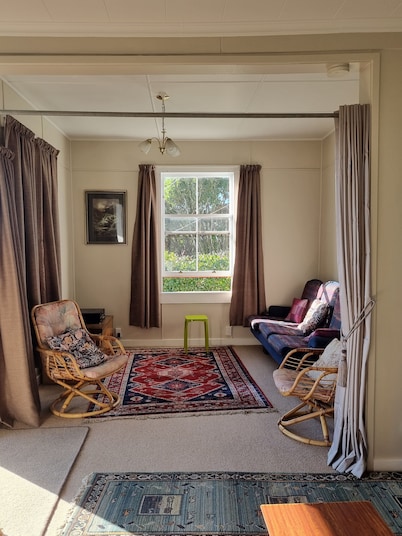 Dudley House – Where the Coast Casts Its Spell