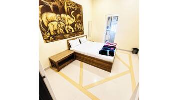 Hypo-allergenic bedding, desk, soundproofing, free WiFi