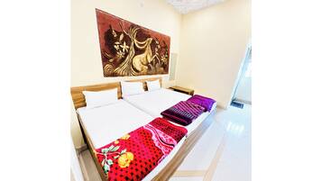 Hypo-allergenic bedding, desk, soundproofing, free WiFi