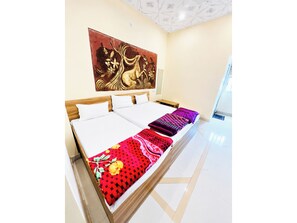 Hypo-allergenic bedding, desk, soundproofing, free WiFi - Hotel Bhagwaan Das Varanasi (Varanasi)