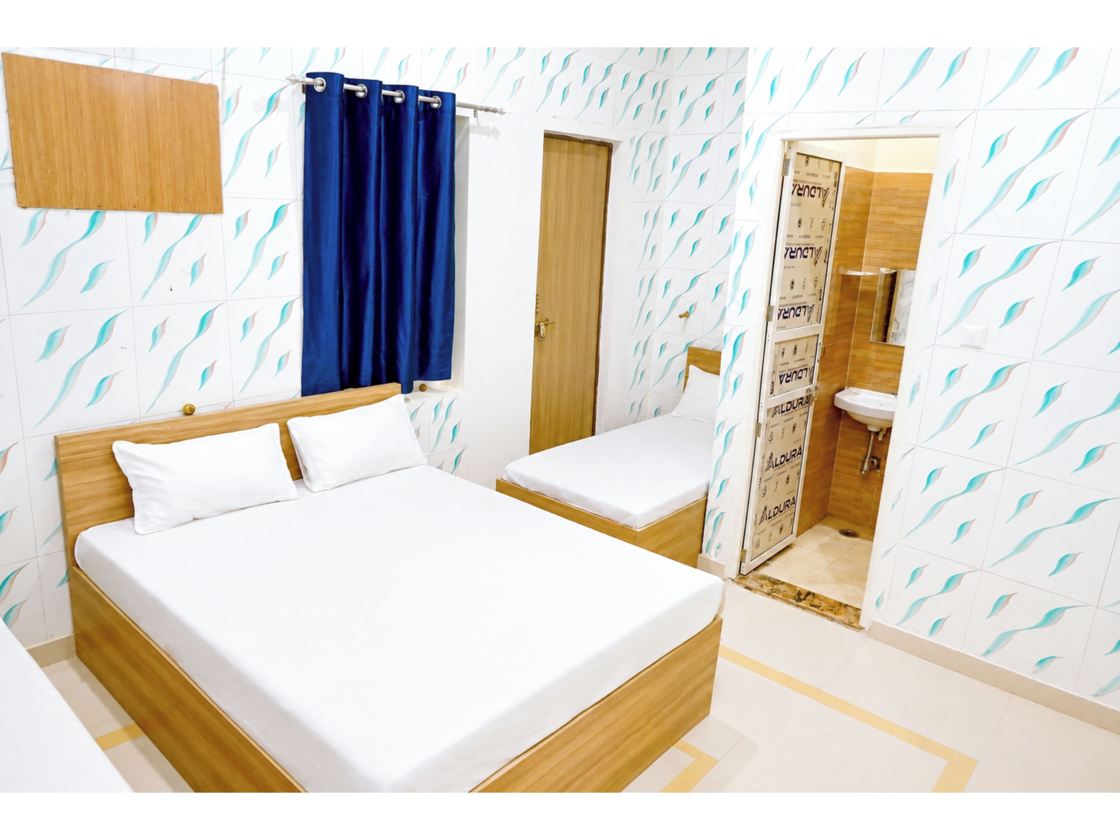 Hypo-allergenic bedding, desk, soundproofing, free WiFi