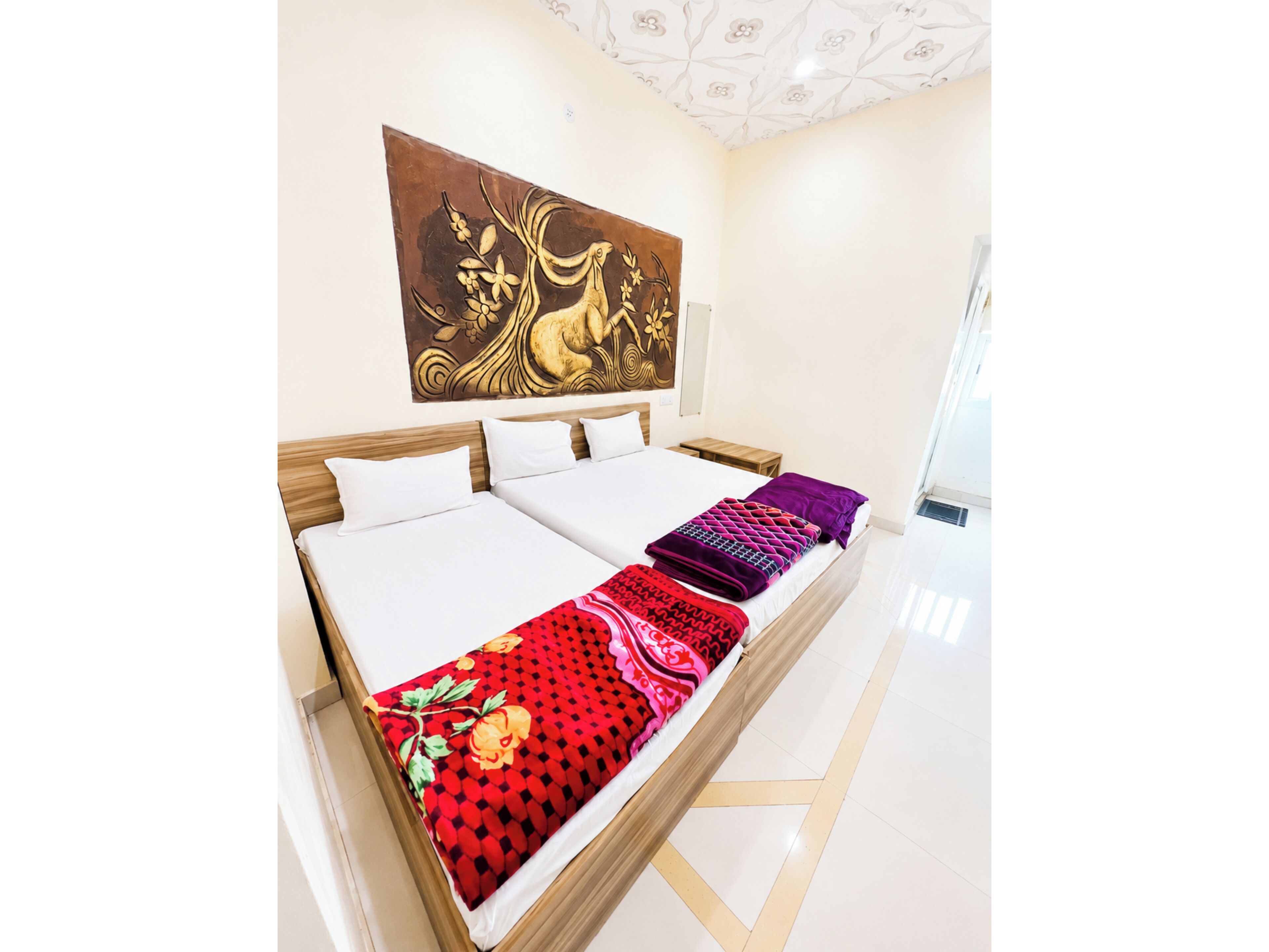 Hypo-allergenic bedding, desk, soundproofing, free WiFi