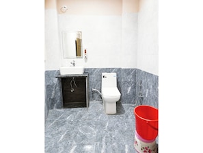Bathroom - Hotel Kashi Inn Raj Ghat Varanasi (Varanasi)