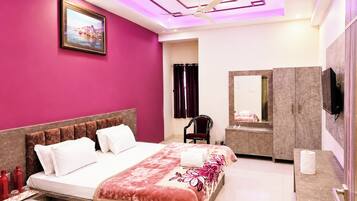 Deluxe Double Room, Air conditioning | Hypo-allergenic bedding, desk, free WiFi