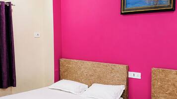 Deluxe Quadruple Room, Air conditioning | Hypo-allergenic bedding available, desk, WiFi (free)