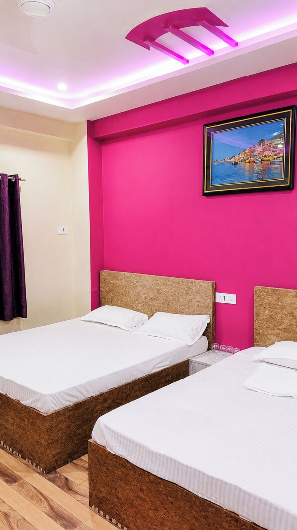 Deluxe Quadruple Room, Air conditioning | Hypo-allergenic bedding available, desk, WiFi (free) - Hotel Kashi Inn Raj Ghat Varanasi (Varanasi)