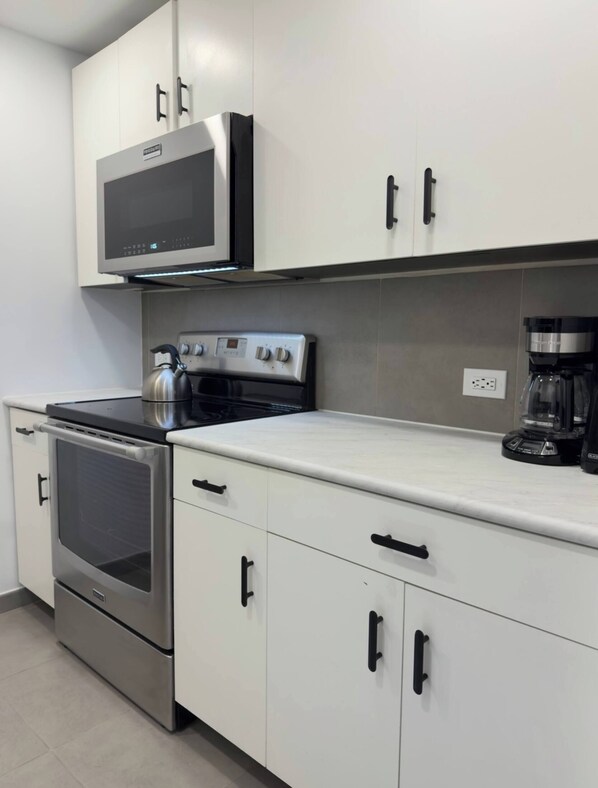 Modern Elevator Modern 2BR 1.5BA with Elevator and Laundry - Aktuelle Bewertungen ...