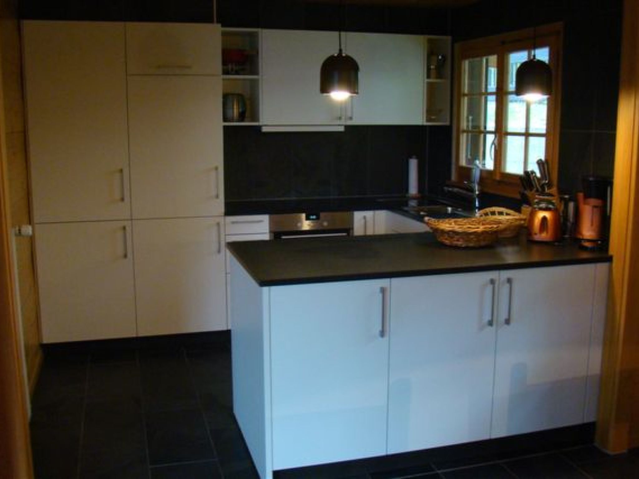 Kühlschrank, Mikrowelle, Ofen, Geschirrspüler