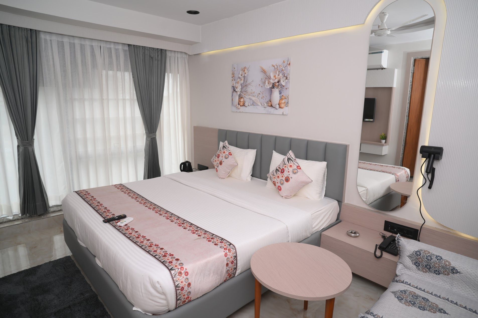 Family Double Room, City View | Laptop workspace, iron/ironing board, WiFi (free)