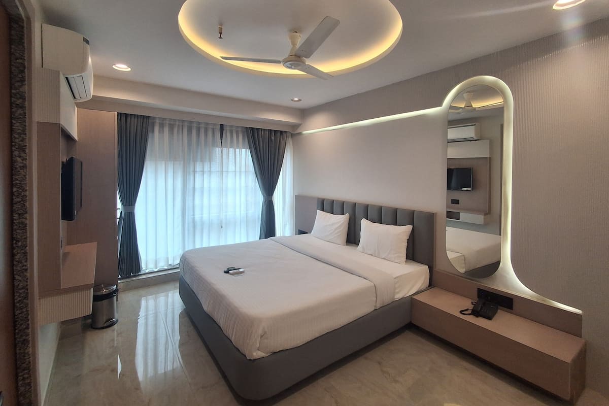 Family Double Room, City View | Ruang kerja komputer riba, seterika/papan seterika, Wi-fi percuma 