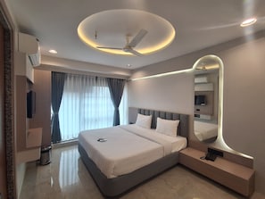 Family Double Room, City View | Ruang kerja komputer riba, seterika/papan seterika, Wi-fi percuma 