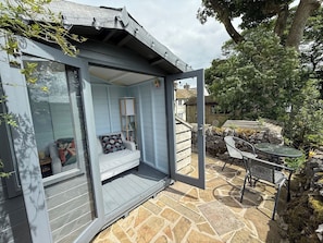 Outdoor dining - PEAK DREAMS, family friendly, character holiday cottage in Tideswell (Buxton)