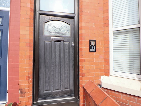 Exterior detail - SEASIDE HOME, family friendly, with a garden in New Brighton (Wirral)