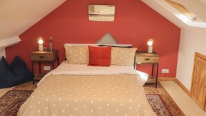 Unclassified image, 3 of 35, button - 18 KENT STREET, pet friendly, with a garden in Cardiff (Cardiff)