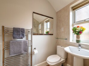 Unclassified image, 5 of 52, button - 18 MAYVILLE AVENUE, family friendly in Scarborough (Scarborough)