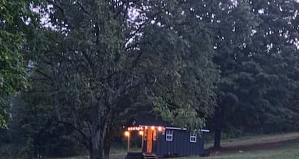 Welcoming 1-bedroom cabin in charming New Berlin perfect for getaway