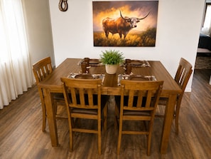 Dining - The Hidden Homestead (Sebring)