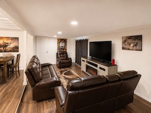 Living area - The Hidden Homestead (Sebring)