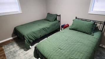 Desk, iron/ironing board, WiFi, bed sheets