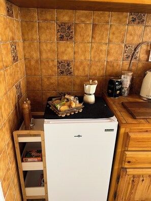 Interior - Typical Arles-style house from the 1970s - air conditioning - sleeps 4 - downtown (Arles)