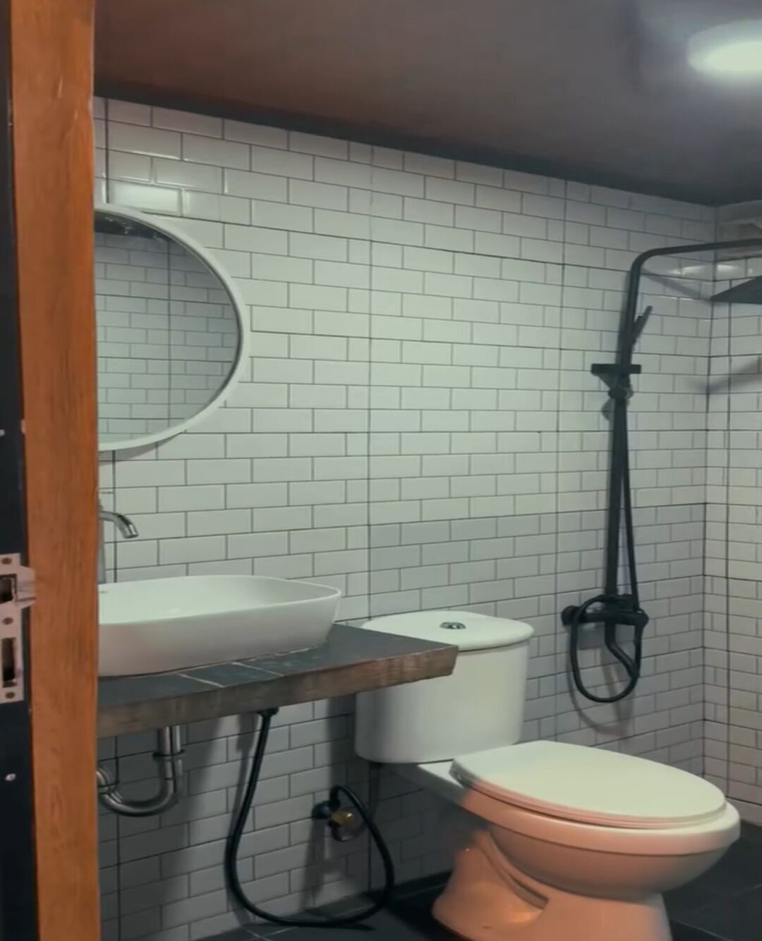 Klassiek huisje, uitzicht op heuvels | Badkamer | Een douche