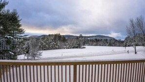 Property grounds - Cozy 3-bedroom cabin in delightful Monroe with AC and treadmill (Monroe)